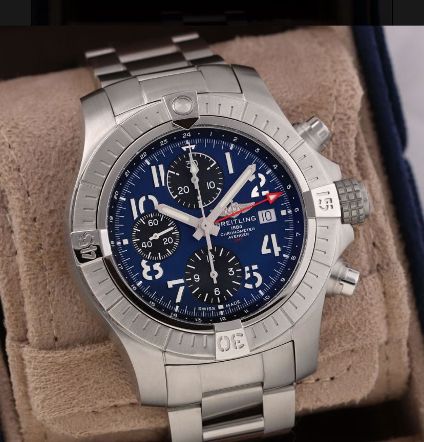 Breitling Avenger GMT 45mm