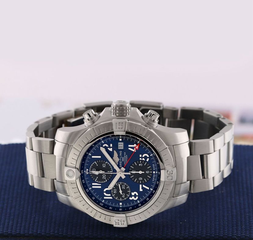 Breitling Avenger GMT 45mm